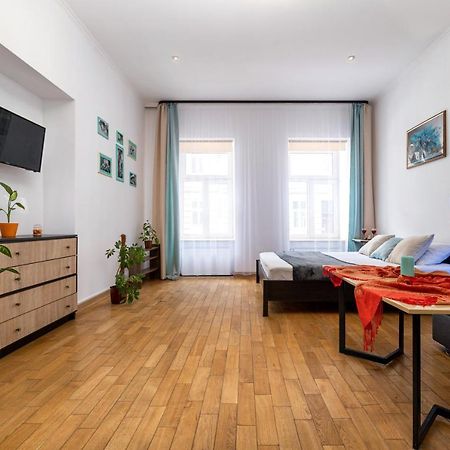 Затишний Відпочинок В Центрі Львова Apartment Bagian luar foto