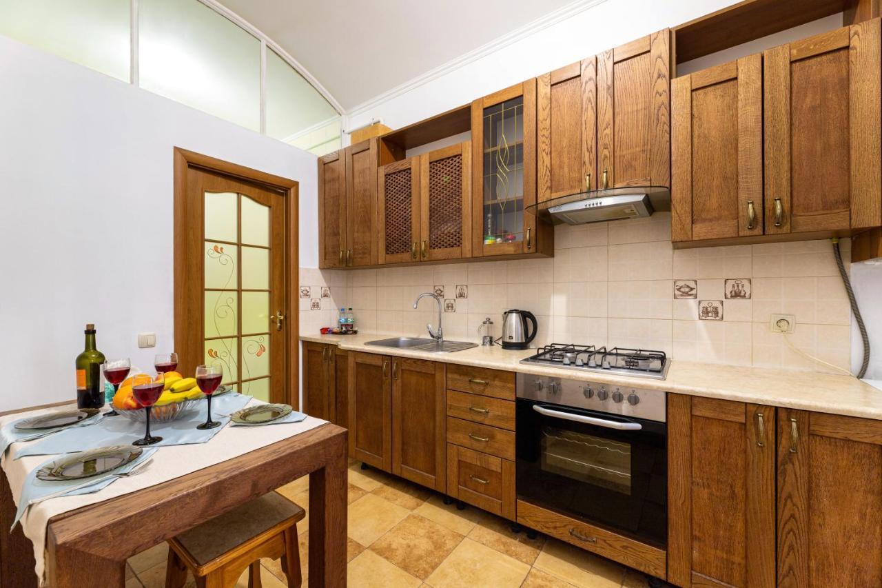 Затишний Відпочинок В Центрі Львова Apartment Bagian luar foto