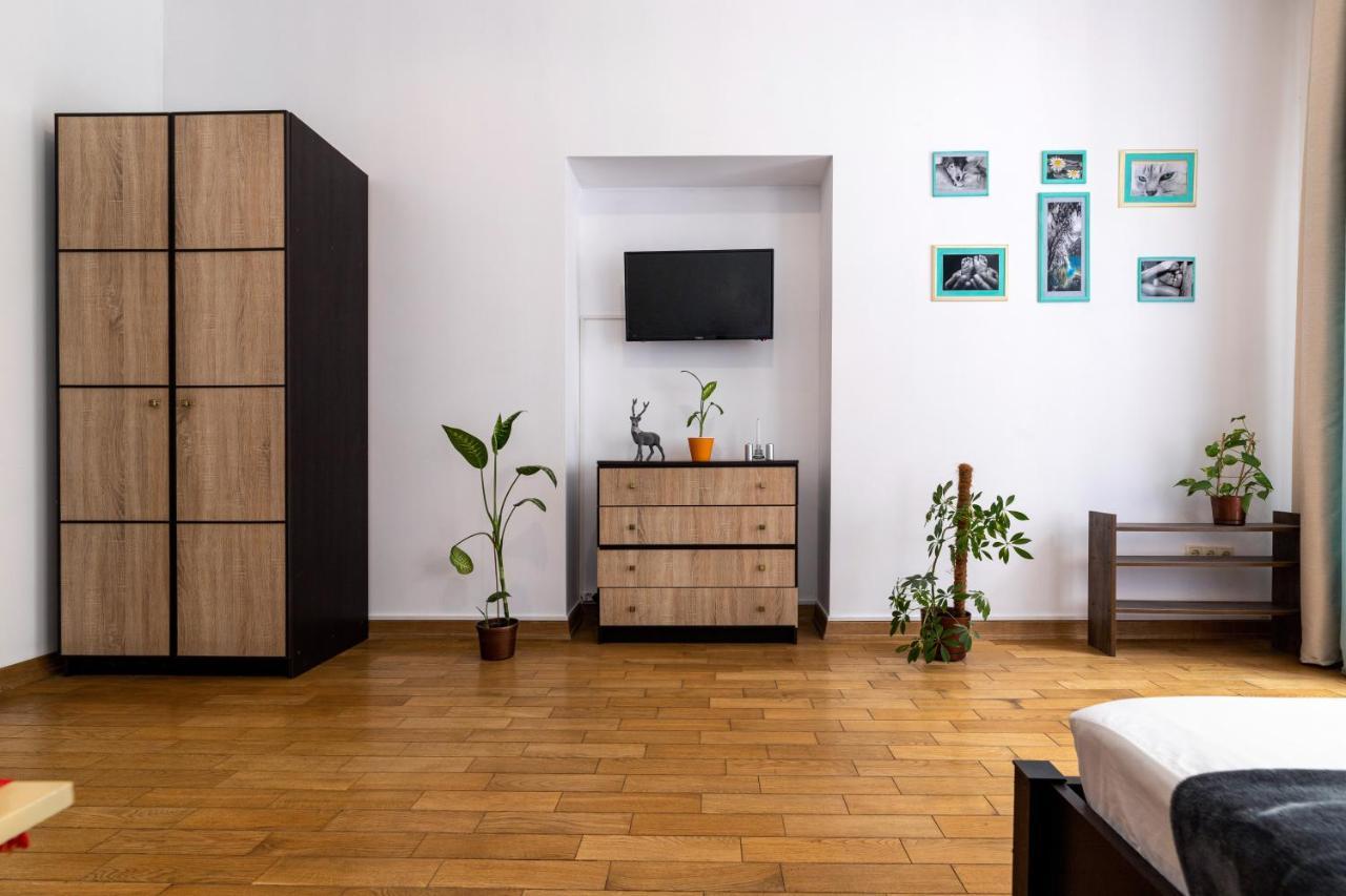 Затишний Відпочинок В Центрі Львова Apartment Bagian luar foto