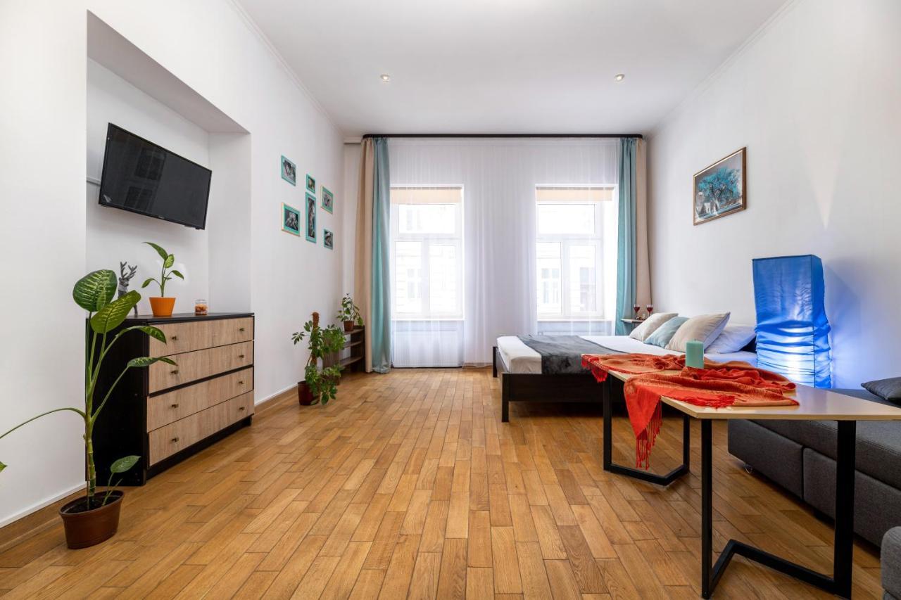 Затишний Відпочинок В Центрі Львова Apartment Bagian luar foto